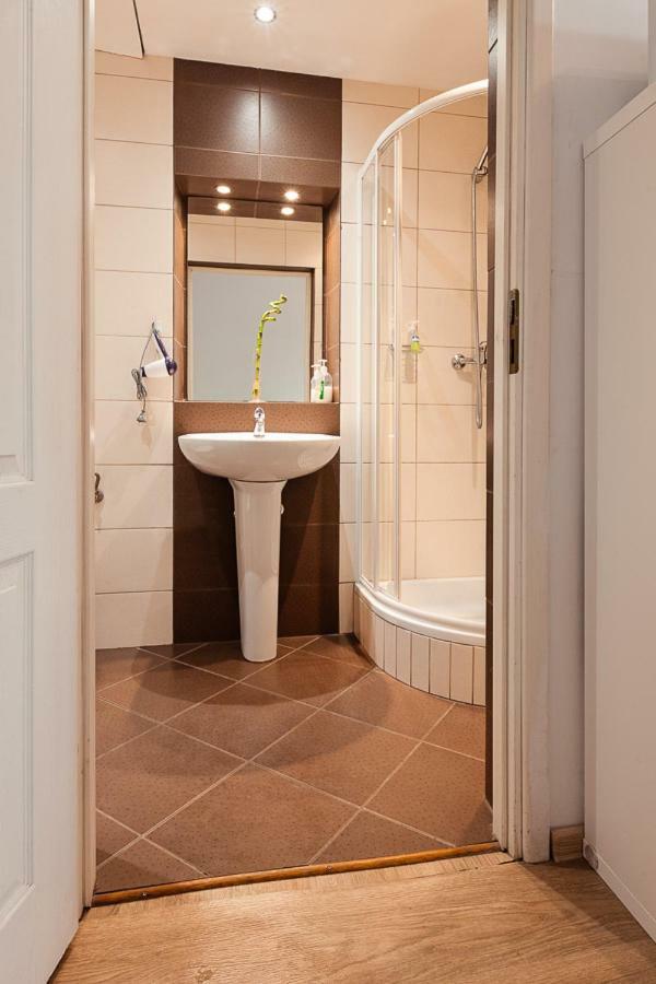 Umbrella Guest Rooms Krakau Exterior foto